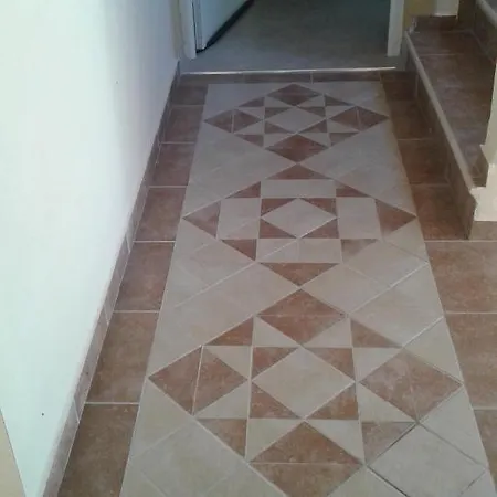 Porcelanico Nyaraló Ofrínio
