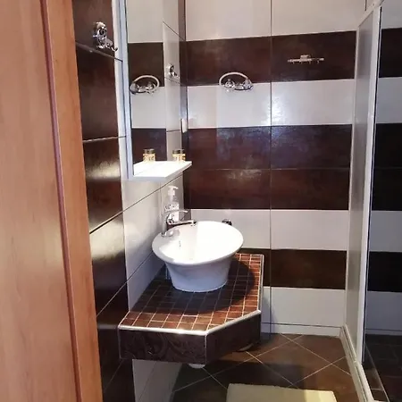 Porcelanico Nyaraló