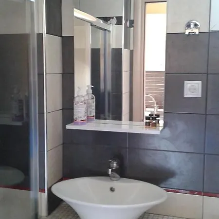 Nyaraló Porcelanico Ofrínio