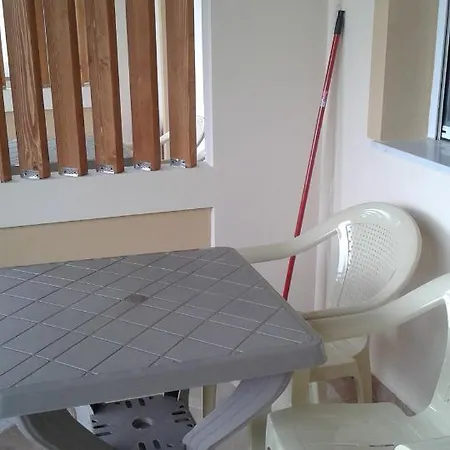 Porcelanico 度假居 Ofrínion