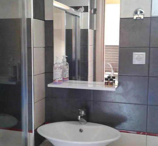 度假居 Porcelanico Ofrínion